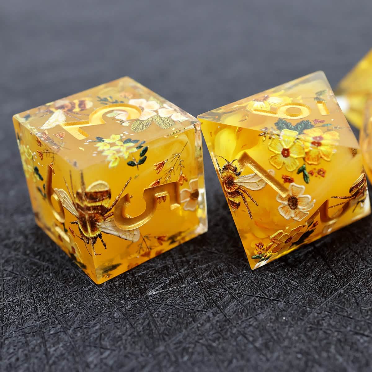 Druids Apiary | Sharp Edge Dice | Resin | 7 Piece Set