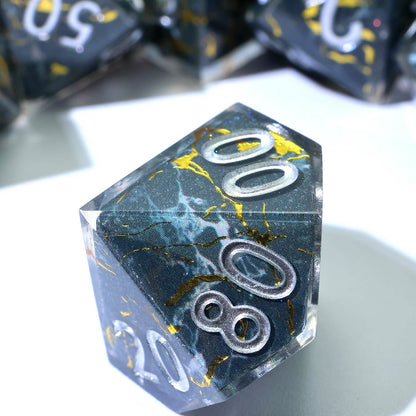 Gilded Void | Sharp Edge Dice | Resin | 7 Piece Set
