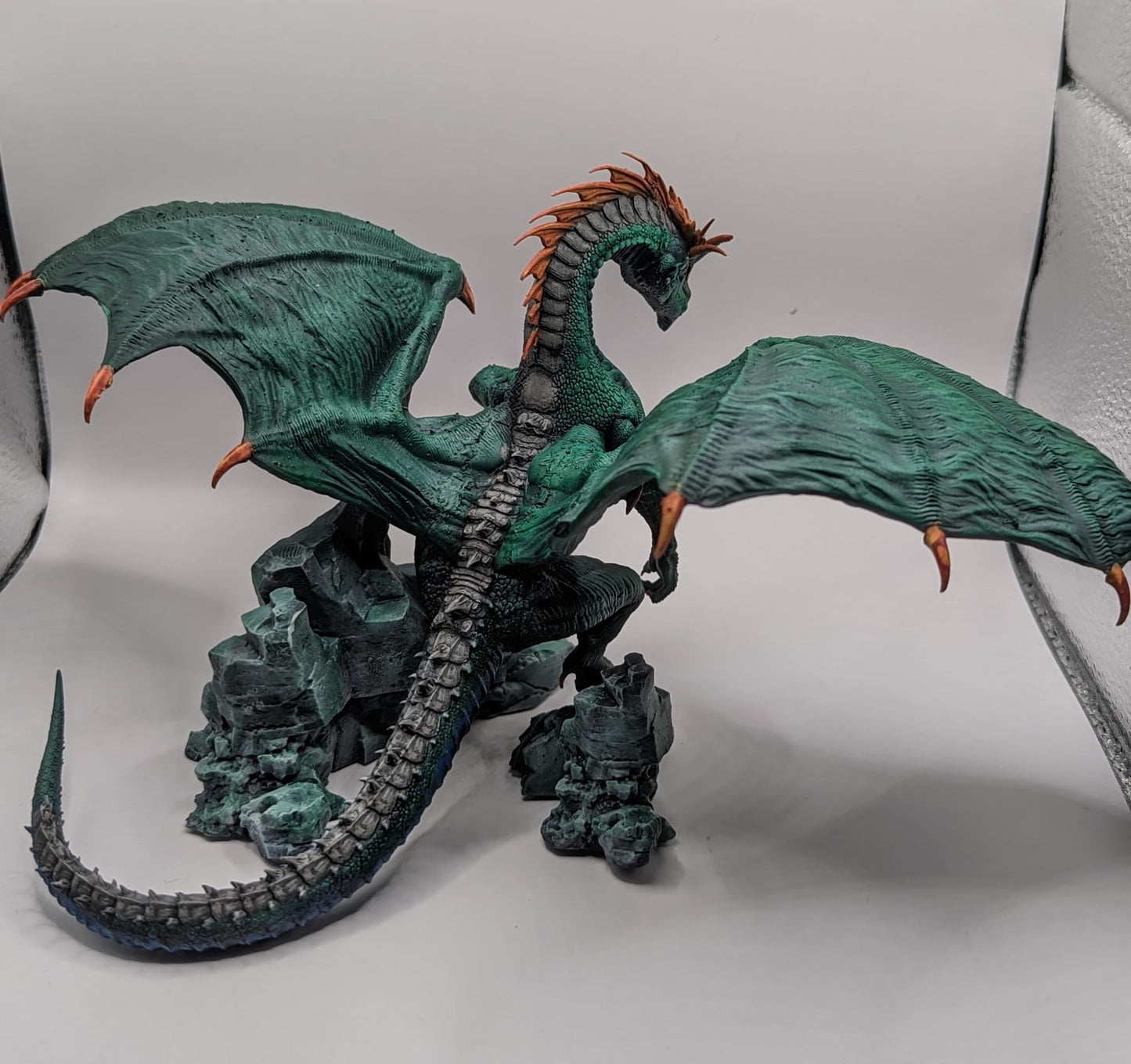 Gargantuan Ice Glacier Dragon - Resin Model / Perfect for DnD/Tabletop