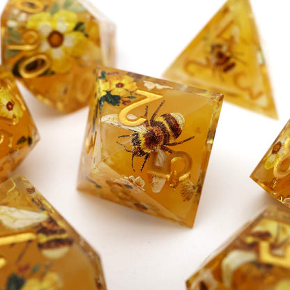 Druids Apiary | Sharp Edge Dice | Resin | 7 Piece Set