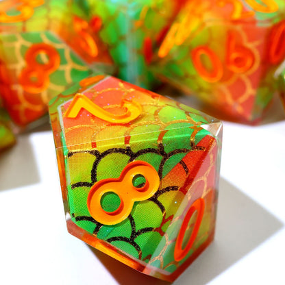 Serpentflare | Sharp Edge Dice | Resin | 7 Piece Set
