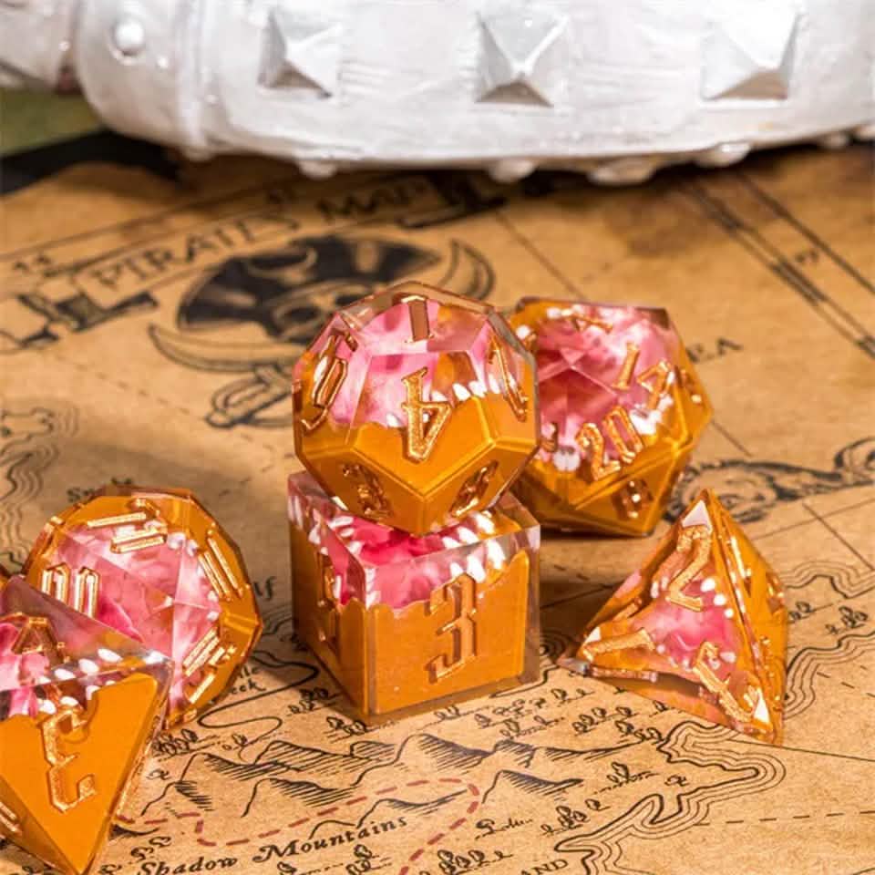 Mimic's Clutch | Sharp Edge Dice | Resin | 7 Piece Set