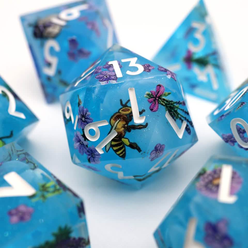 Little Familiars | Sharp Edge Dice | Resin | 7 Piece Set