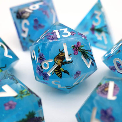 Little Familiars | Sharp Edge Dice | Resin | 7 Piece Set